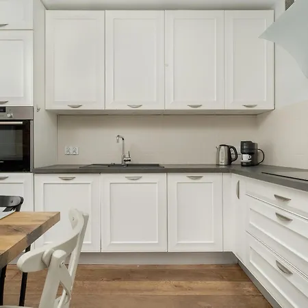 Modern With Terrace And Free Garage By Renters Daire *