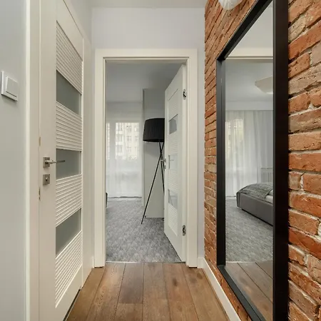 Modern With Terrace And Free Garage By Renters アパート ヴロツワフ